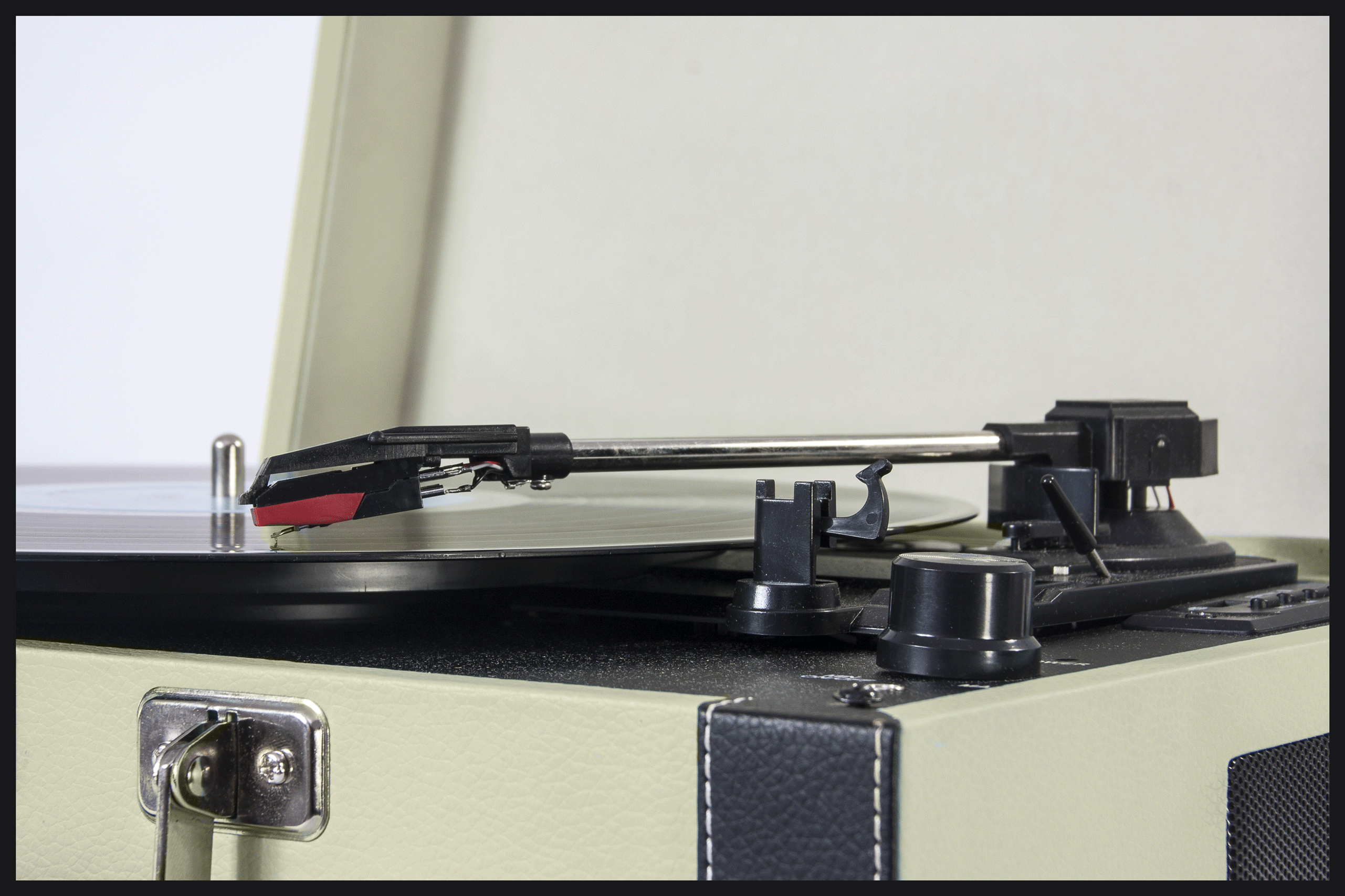Madison Vintage Turntable w. Bluetooth (Cream)